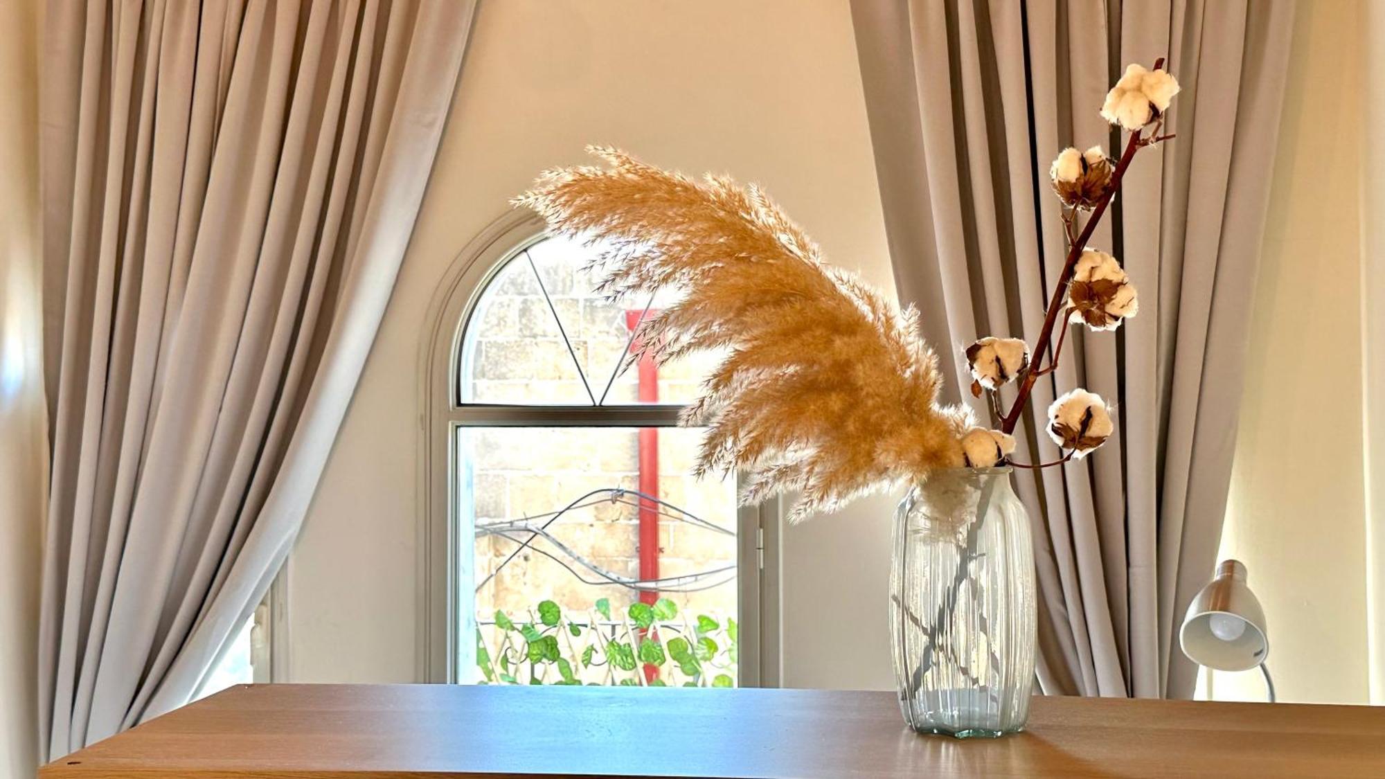 Beautiful With A Balcony In Downtown Appartement *