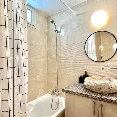 Beautiful Apartment With A Balcony In Downtown Haifa Exterior photo