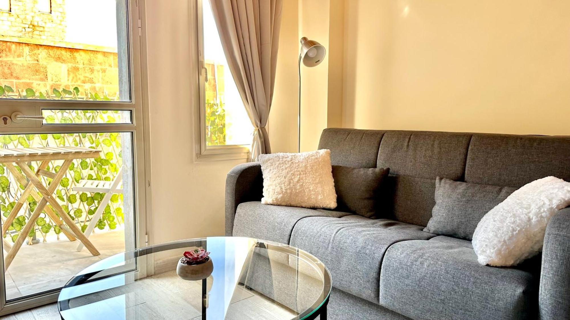 Apartment Beautiful With A Balcony In Downtown Haifa