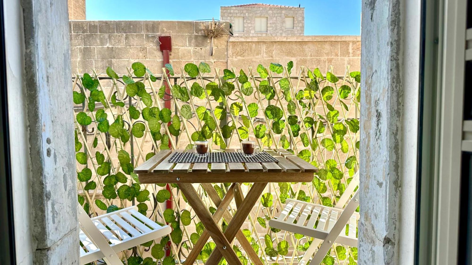 Apartment Beautiful With A Balcony In Downtown Haifa