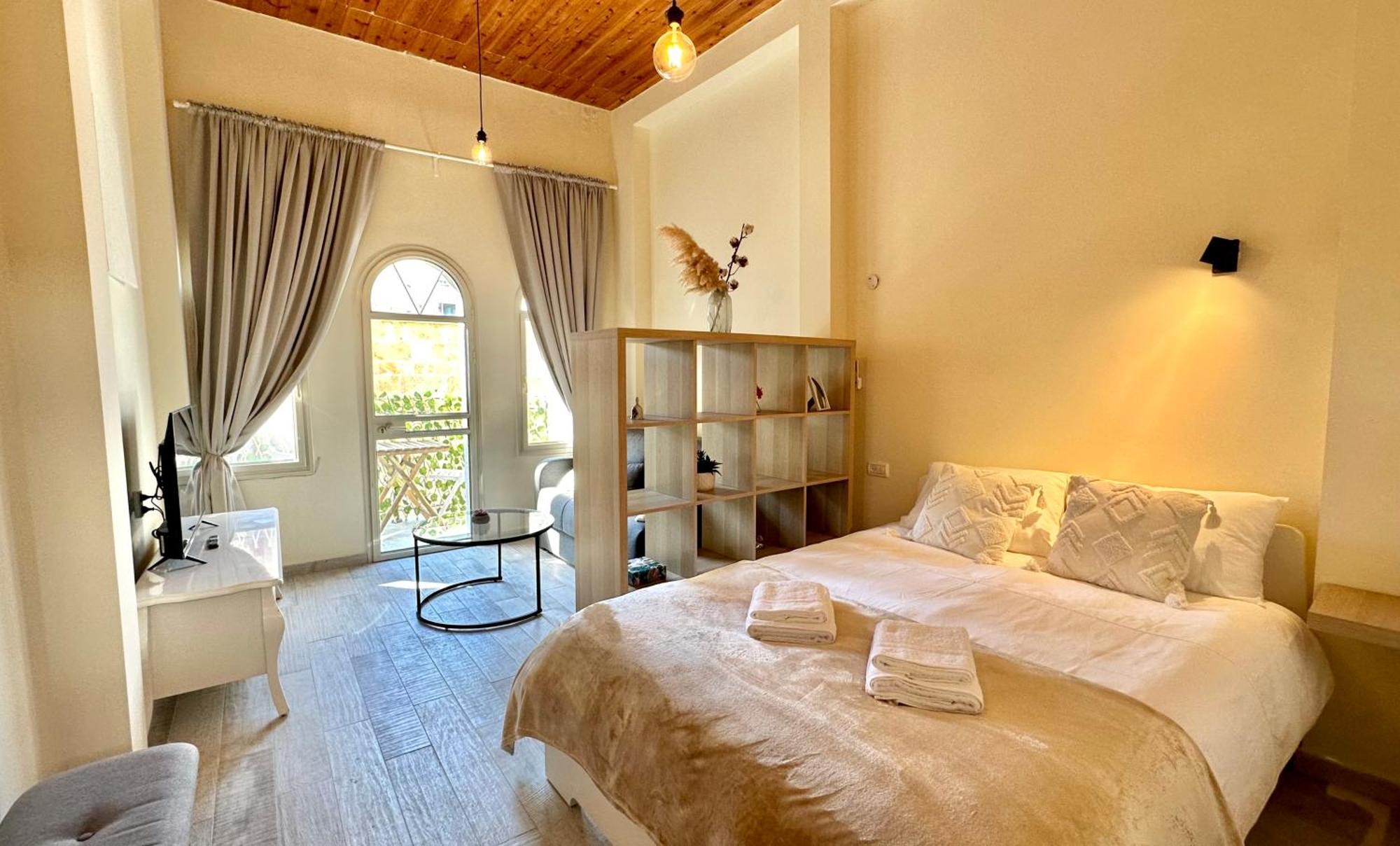Beautiful With A Balcony In Downtown Apartment *